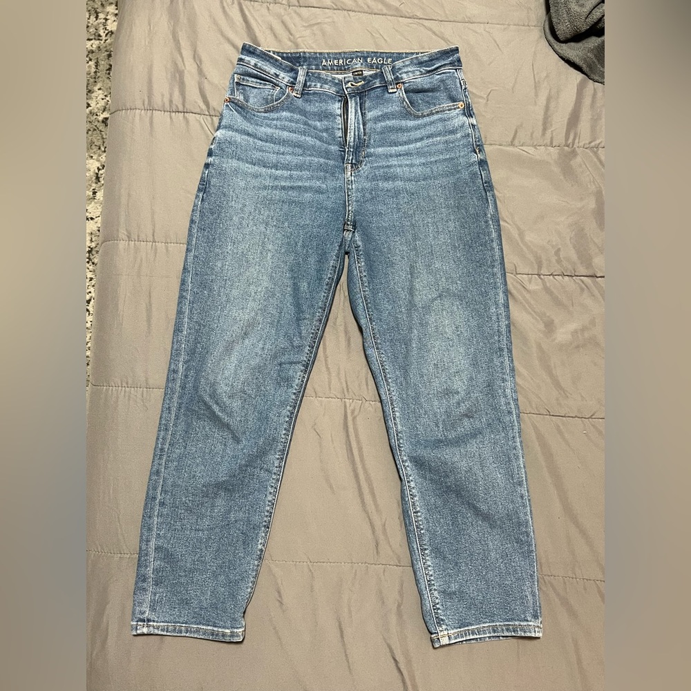 American Eagle Outfitters High Waisted Mom Jeans 👖